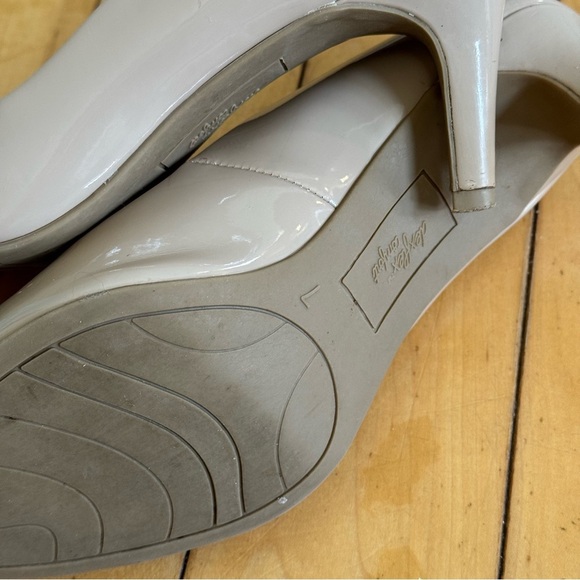 ✨4/$25✨ Classic & Comfortable Nude Pumps - Picture 6 of 9